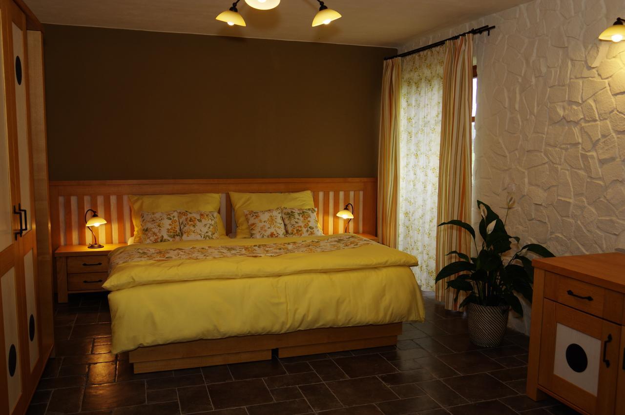 Hotel A Restaurace Palfrig Stara Ves nad Ondrejnici Номер фото
