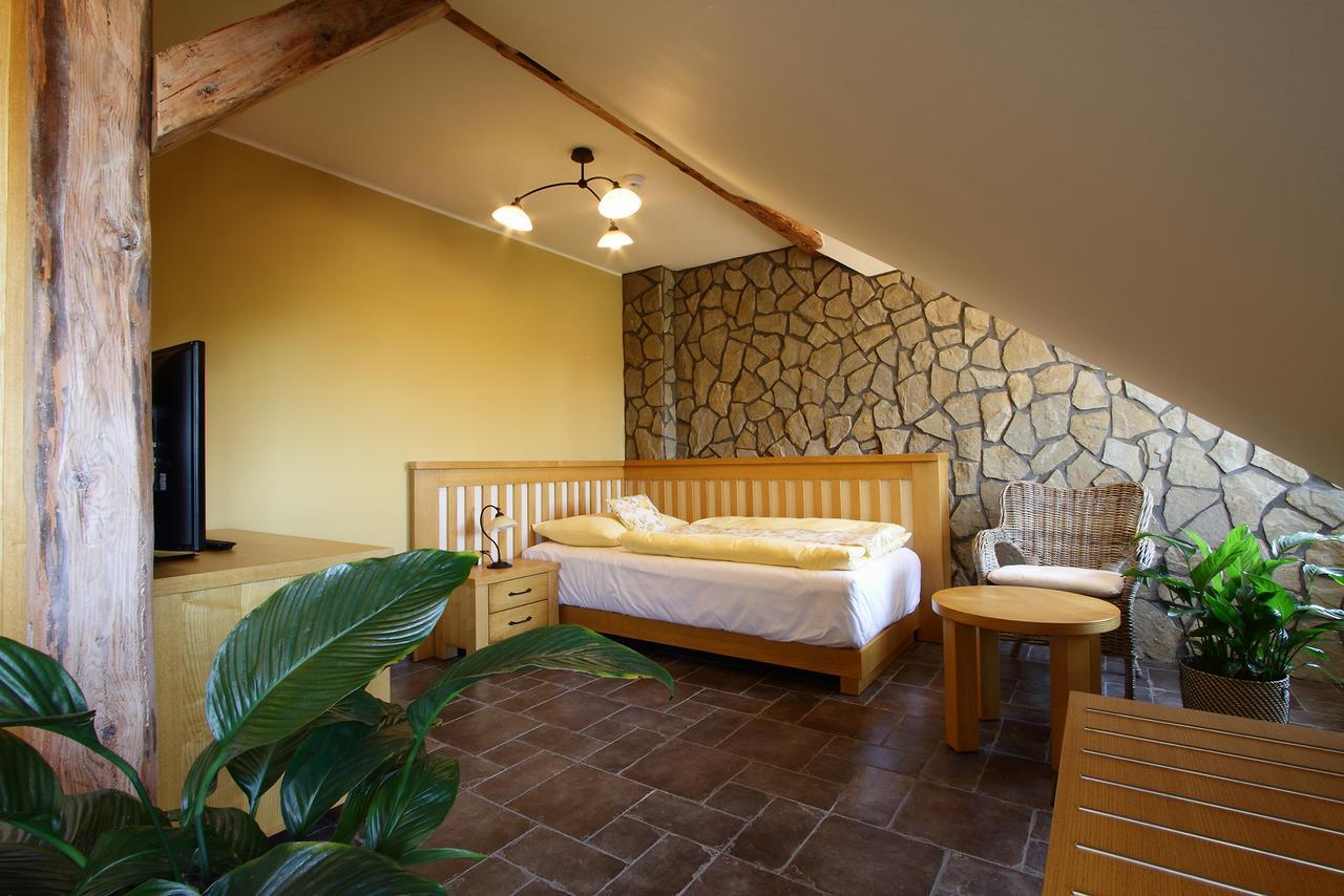 Hotel A Restaurace Palfrig Stara Ves nad Ondrejnici Экстерьер фото